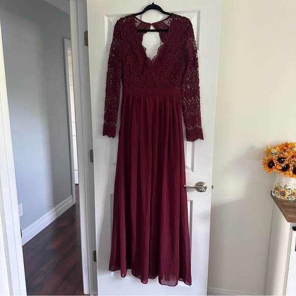 Size L Maniju Burgundy Long Sleeve Lace Maxi Dress with Cut Out Back - Picture 4 of 9